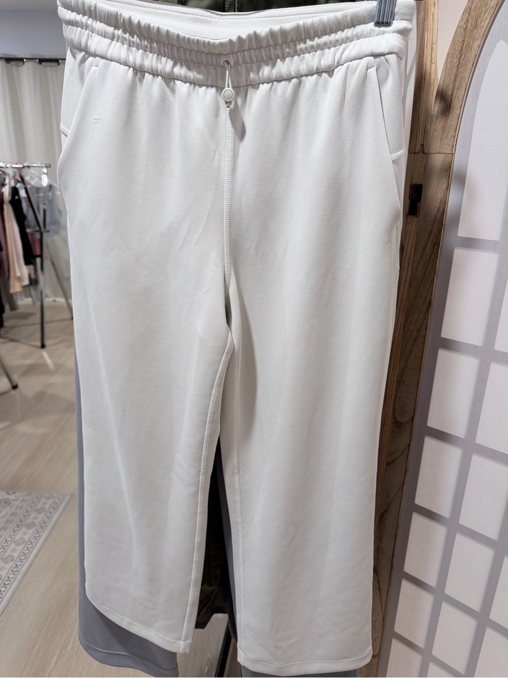 Brand new Lululemon softstreme cropped pants